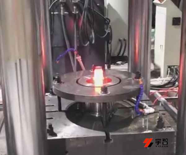 热锻成形液压机压制细节图